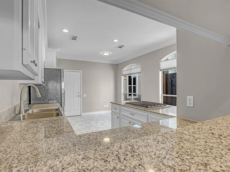 4916 Travis St — Photo 12