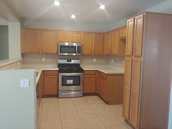 4th image of 12610 W Dreyfus Dr
