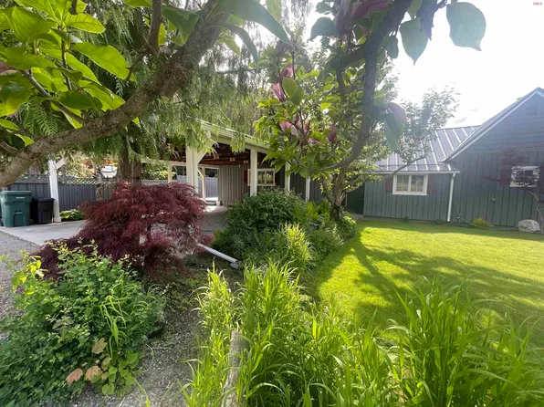 7042 Oak St, Bonners Ferry, ID 83805