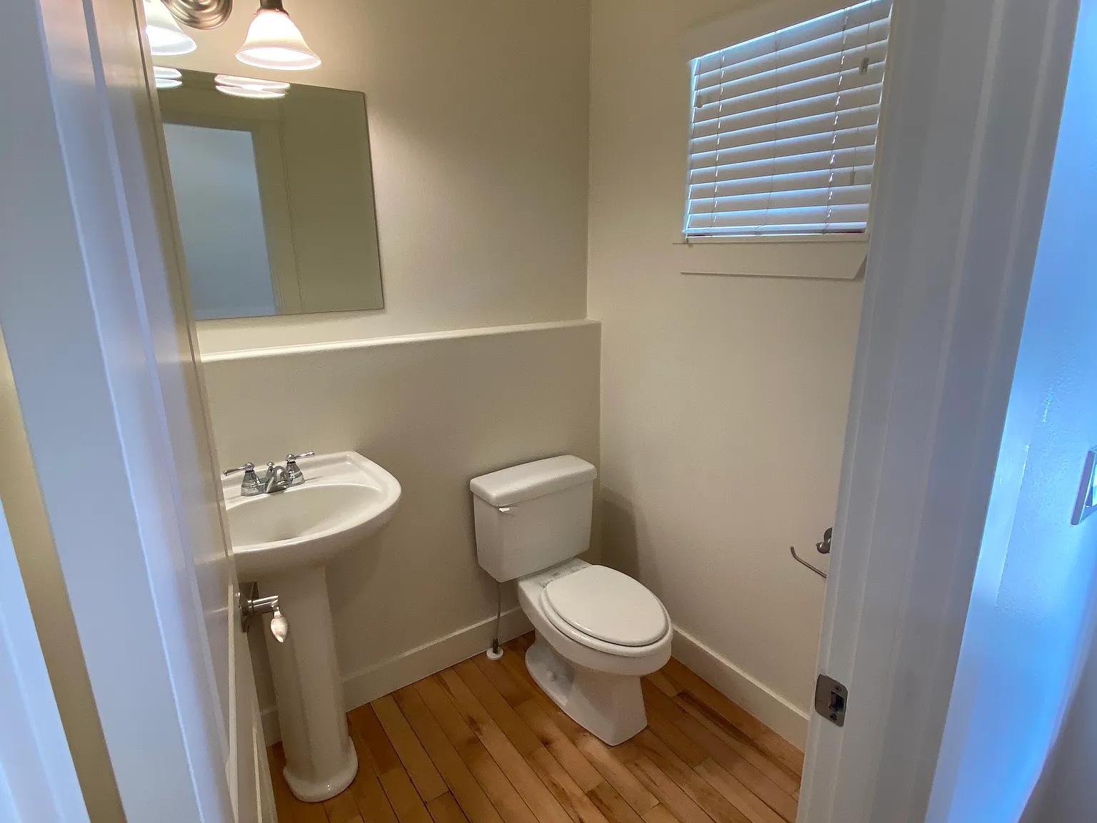 4 bed, 2.5 bath, 2156 sqft, $2,895 — Photo 4