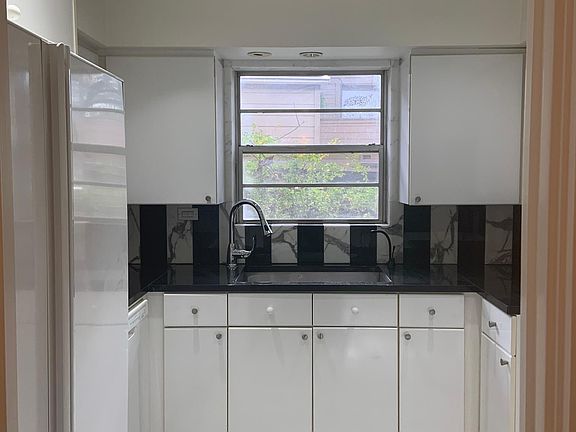 3rd image of 4700 Abbott Ave #X