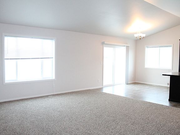3rd image of 1422 Goldenwood Dr