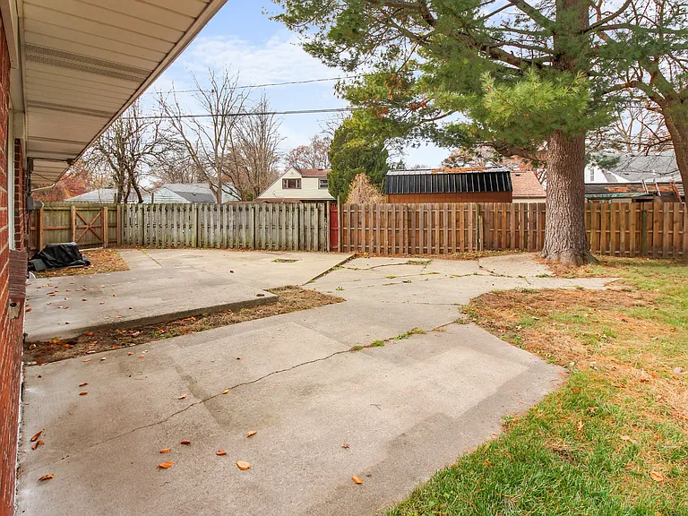 2270 Wernert Ave — Photo 25