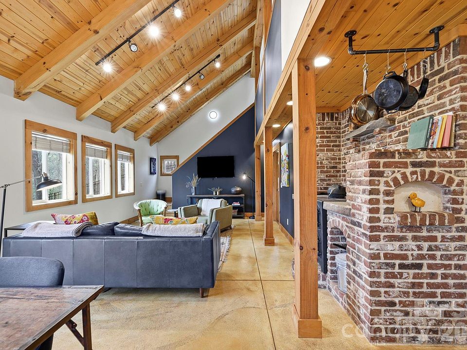 1st image of 14 Sunny Hollow Ln