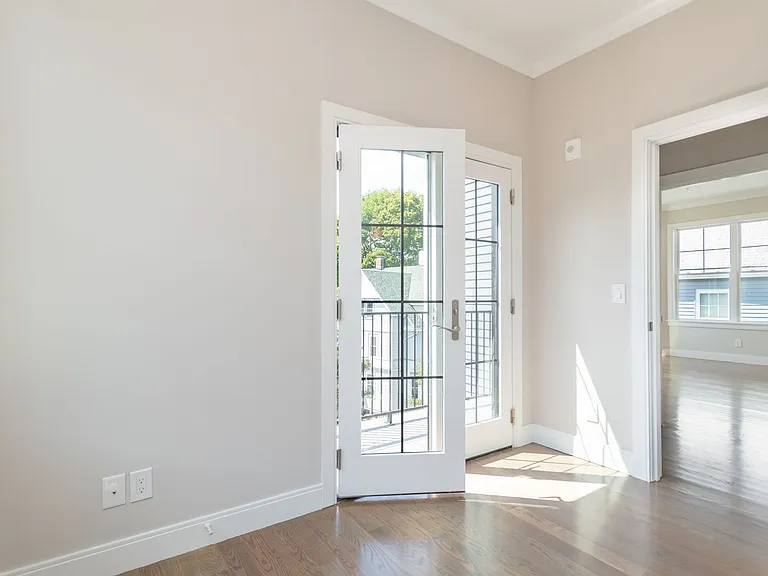 3249 Washington St #3 — Photo 8