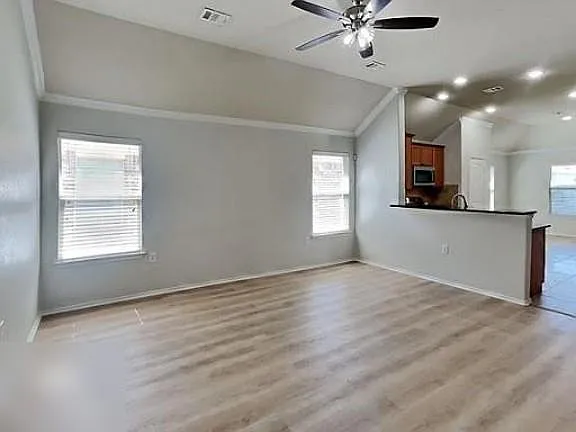 3 bed, 2.0 bath, 1522 sqft, $2,100 — Photo 2