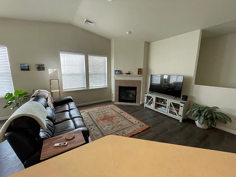 2215 Owens Ave #202 — Photo 7