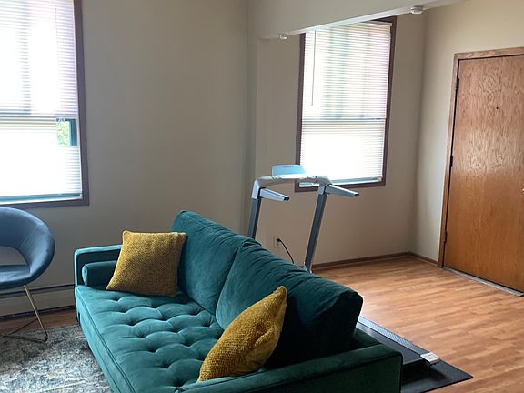 4th image of 819 Lowry Ave NE #8