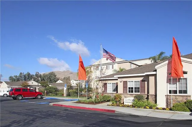 La Pacifica Apartments — Photo 15