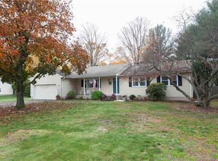 35 Deepwood Rd, Simsbury, CT 06070