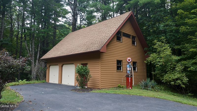 3rd image of 93 Brown Road