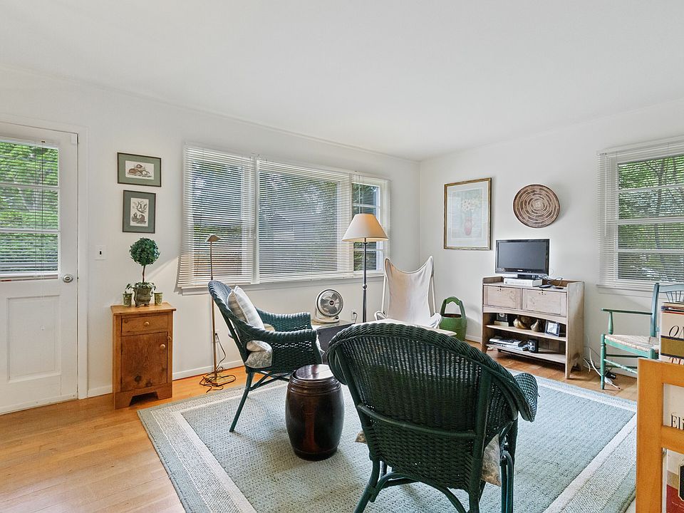 1st image of 8 W Henry St