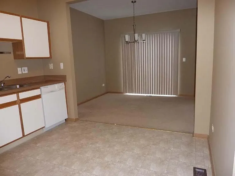 563 Littleton Trl — Photo 6