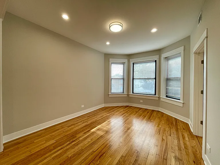 2143 N Keystone Ave #2 — Photo 9