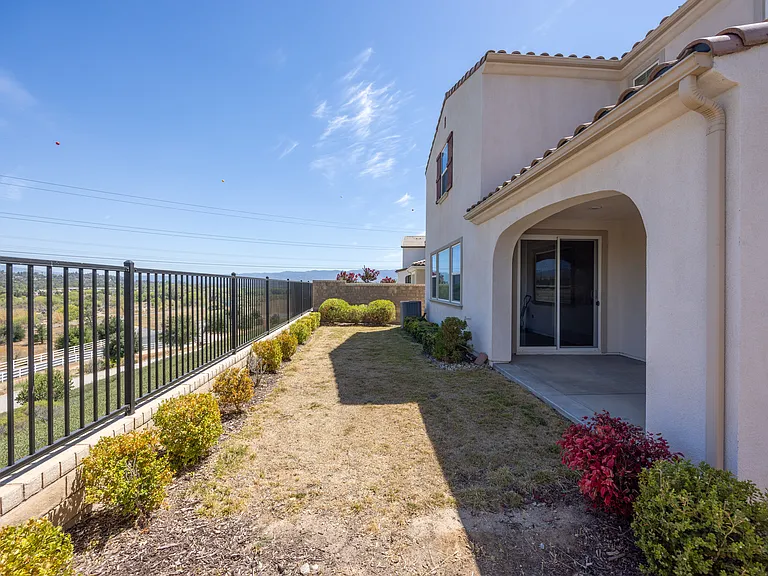 24153 Paseo Del Rancho Dr — Photo 23