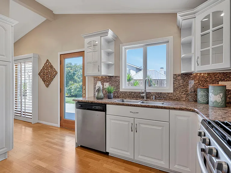 9131 Warfield Dr — Photo 28