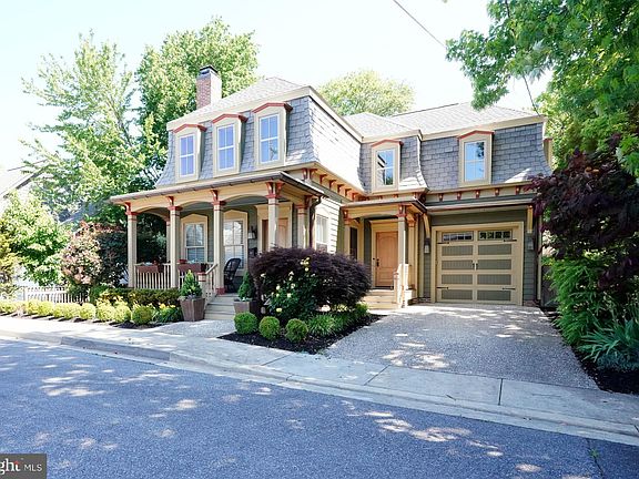 3rd image of 117 Jefferson Ave