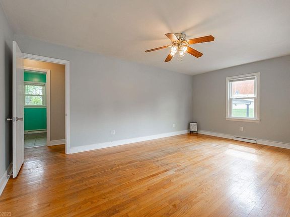 4th image of 108 Roundhill Dr