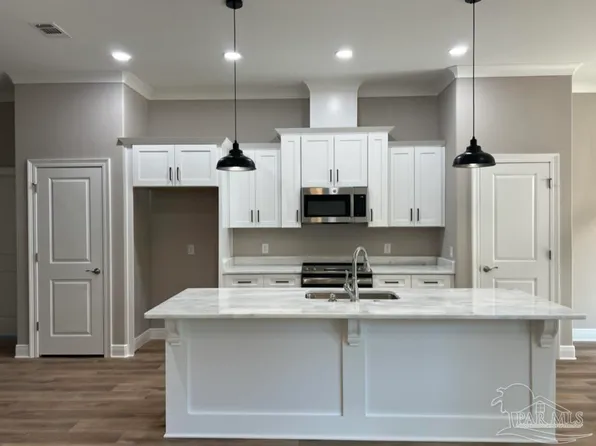 8401 Sevilla St, Navarre, FL 32566