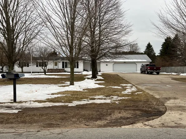 2215 County Line Rd W, Manistee, MI 49660