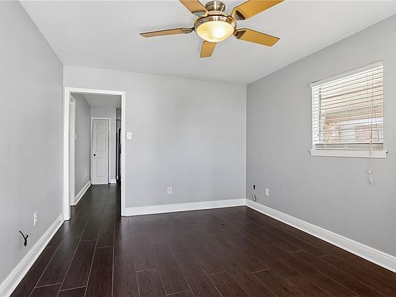 4th image of 4821-23 Zenith St