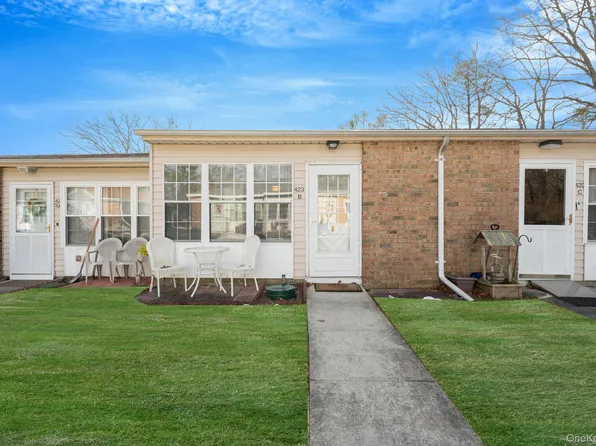 423 Woodbridge Drive #B, Ridge, NY 11961