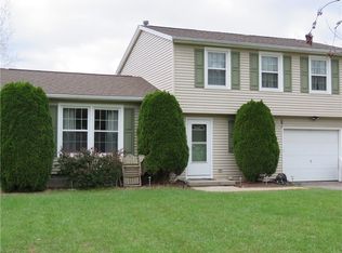 1398 Brookedge Dr, Hamlin, NY 14464