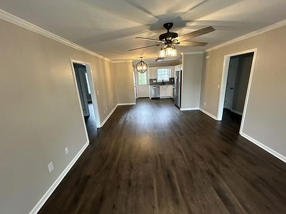 3rd image of 902 Apple St