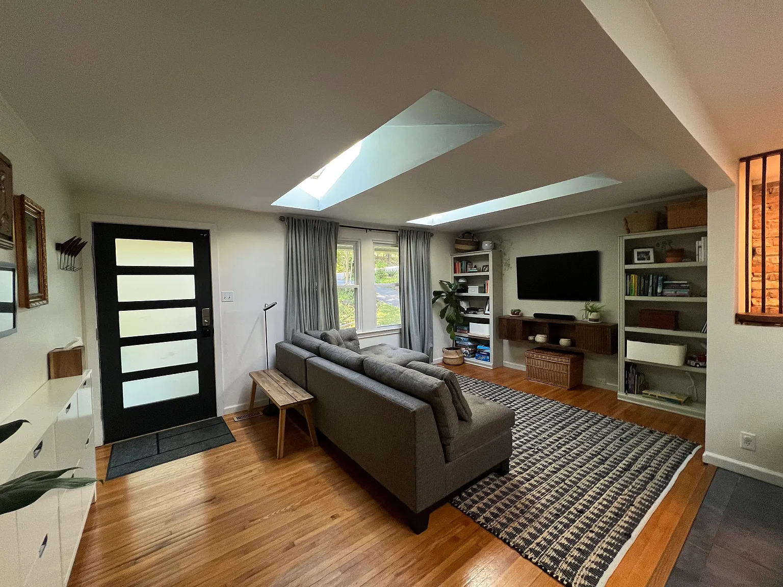 3 bed, 1920 sqft, $2,600 — Photo 1