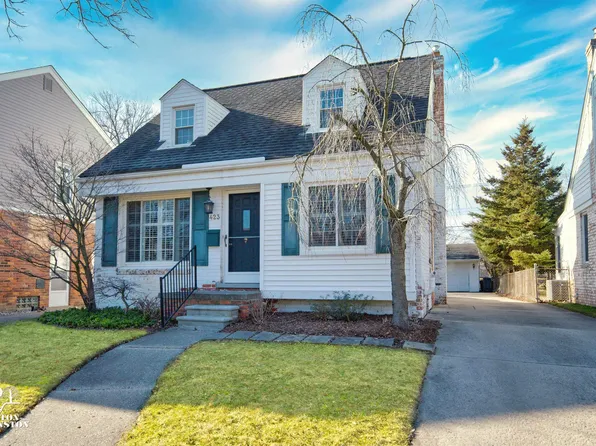 423 Hillcrest Ave, Grosse Pointe Farms, MI 48236
