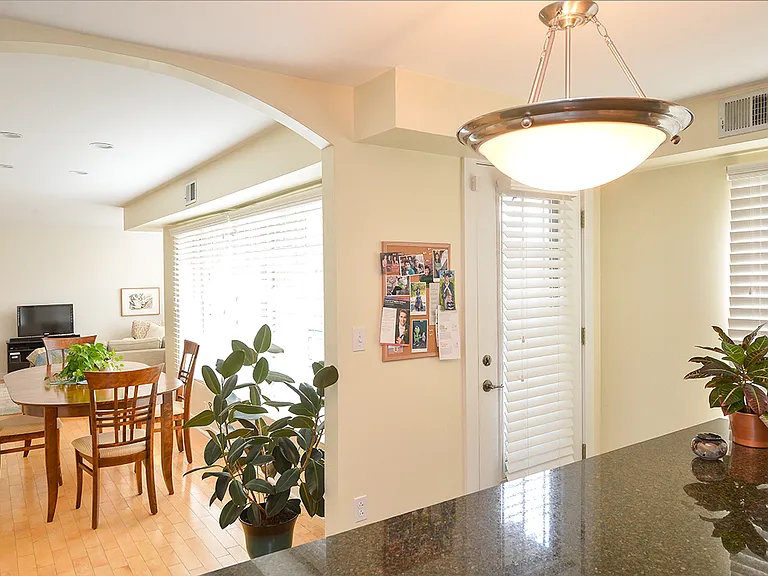 5695 Forbes Ave — Photo 7