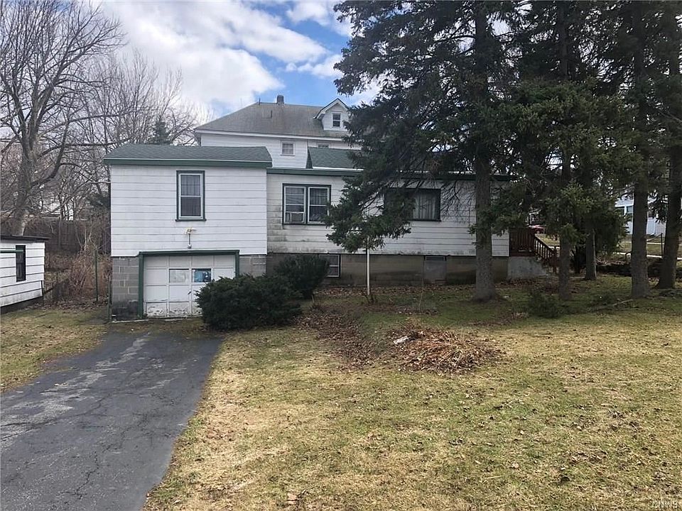 2nd image of 118 Willis Ave