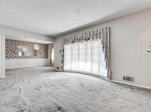 5th image of 3109 S Glenbrook Dr