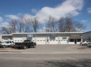 32 Riverside Dr, Auburn, ME 04210