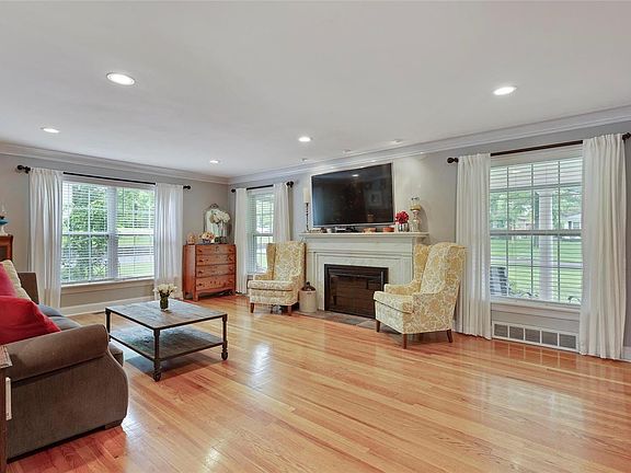 5th image of 15 Concord Ln
