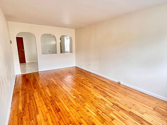 3rd image of 15512 Locke Ave Floor 1