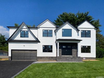 8 Harrow Lane, Old Bethpage, NY, 11804