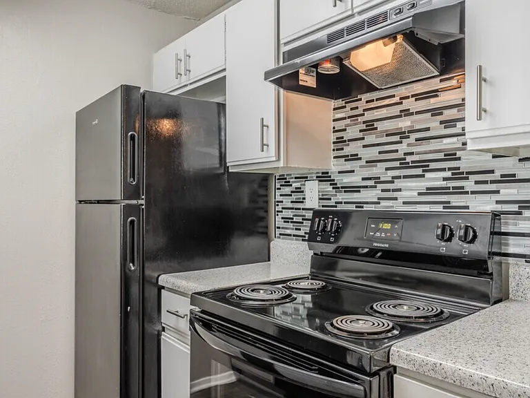 Ashland Pines Apartments — Photo 8