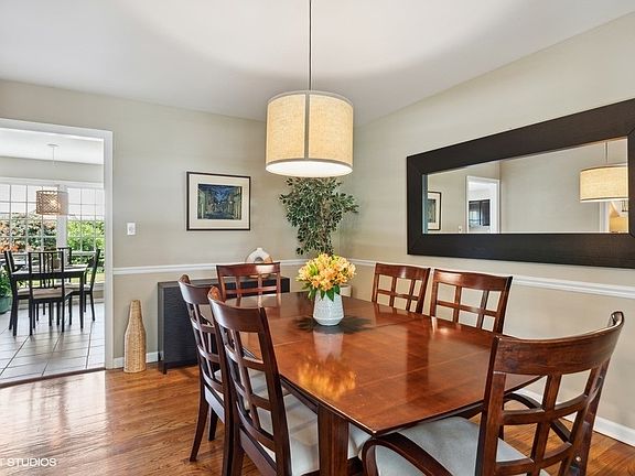 4th image of 710 W Noyes St