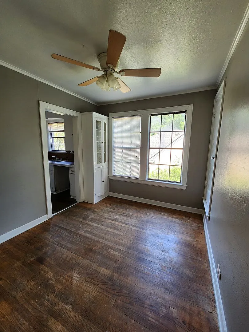 211 Merrick Street (Duplex) — Photo 3