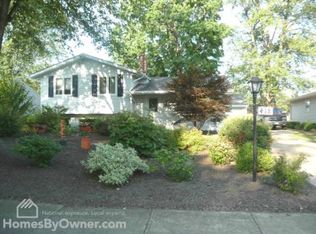 418 Waterbury Dr, Eastlake, OH