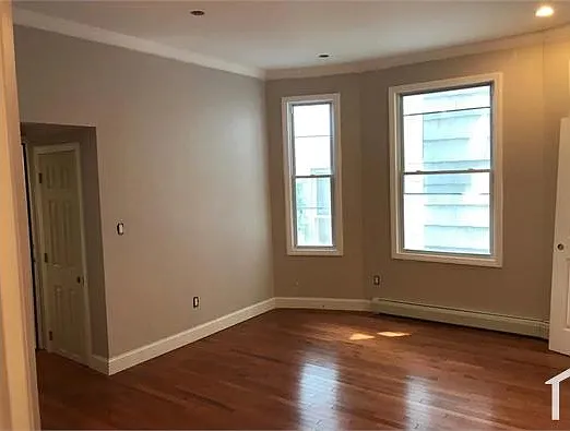 900A E 213th St #3R — Photo 3