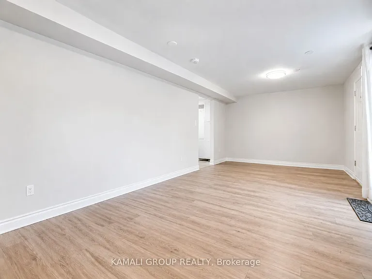 580 Capilano Cres #BASEMENT — Photo 4