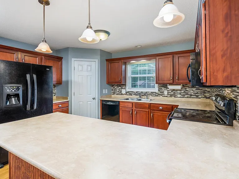 2267 Yeager Dr — Photo 12