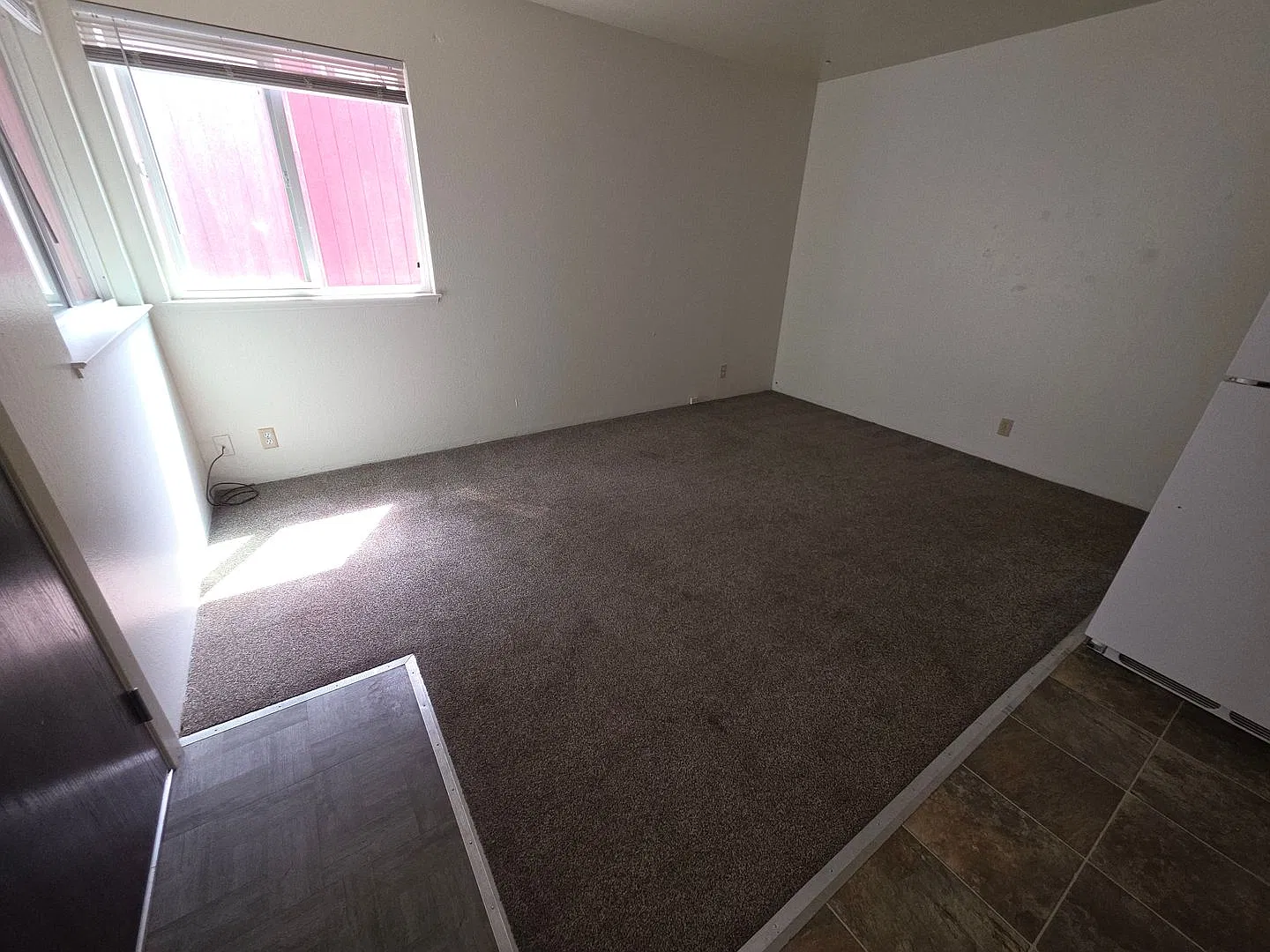 One Bedroom One Bath Apartment — Photo 3