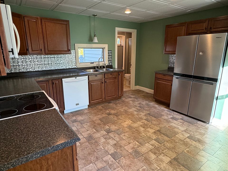 Eat-in Kitchen
