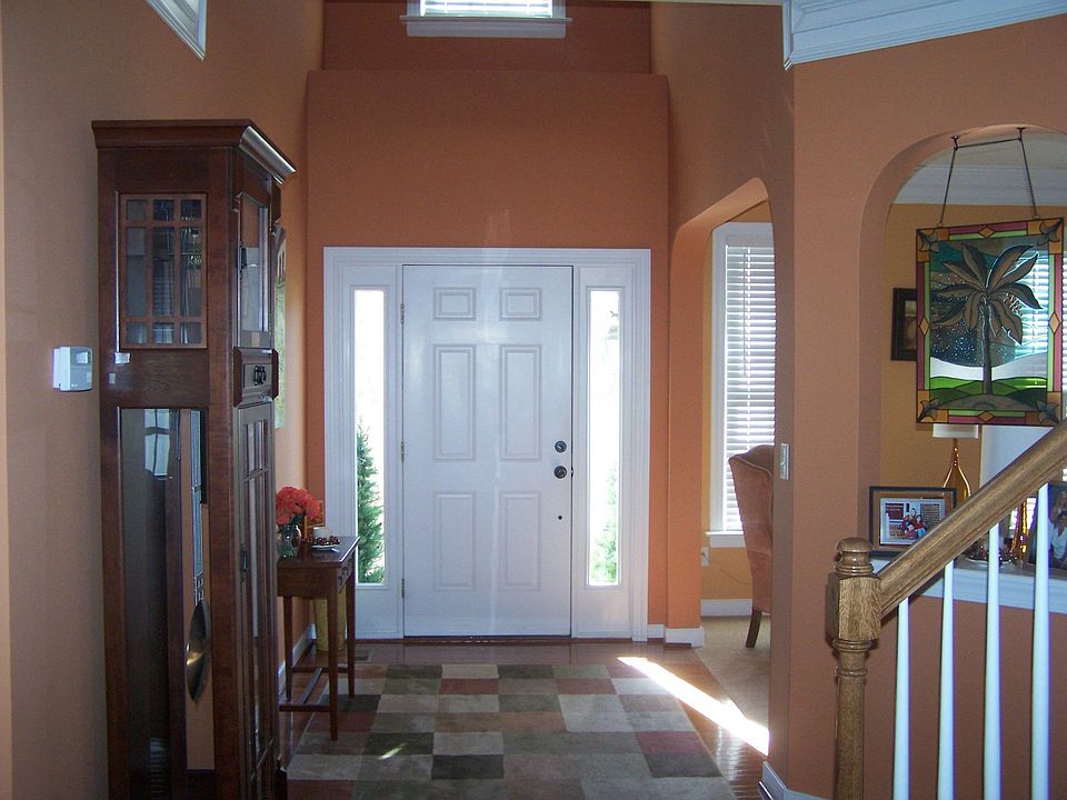 Grand entry w/cathedral ceiling and wood floor