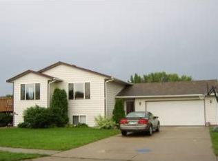 305 E 6th St, Hartford, SD 57033