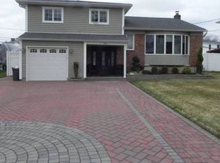 1280 Dale Ct, Seaford, NY