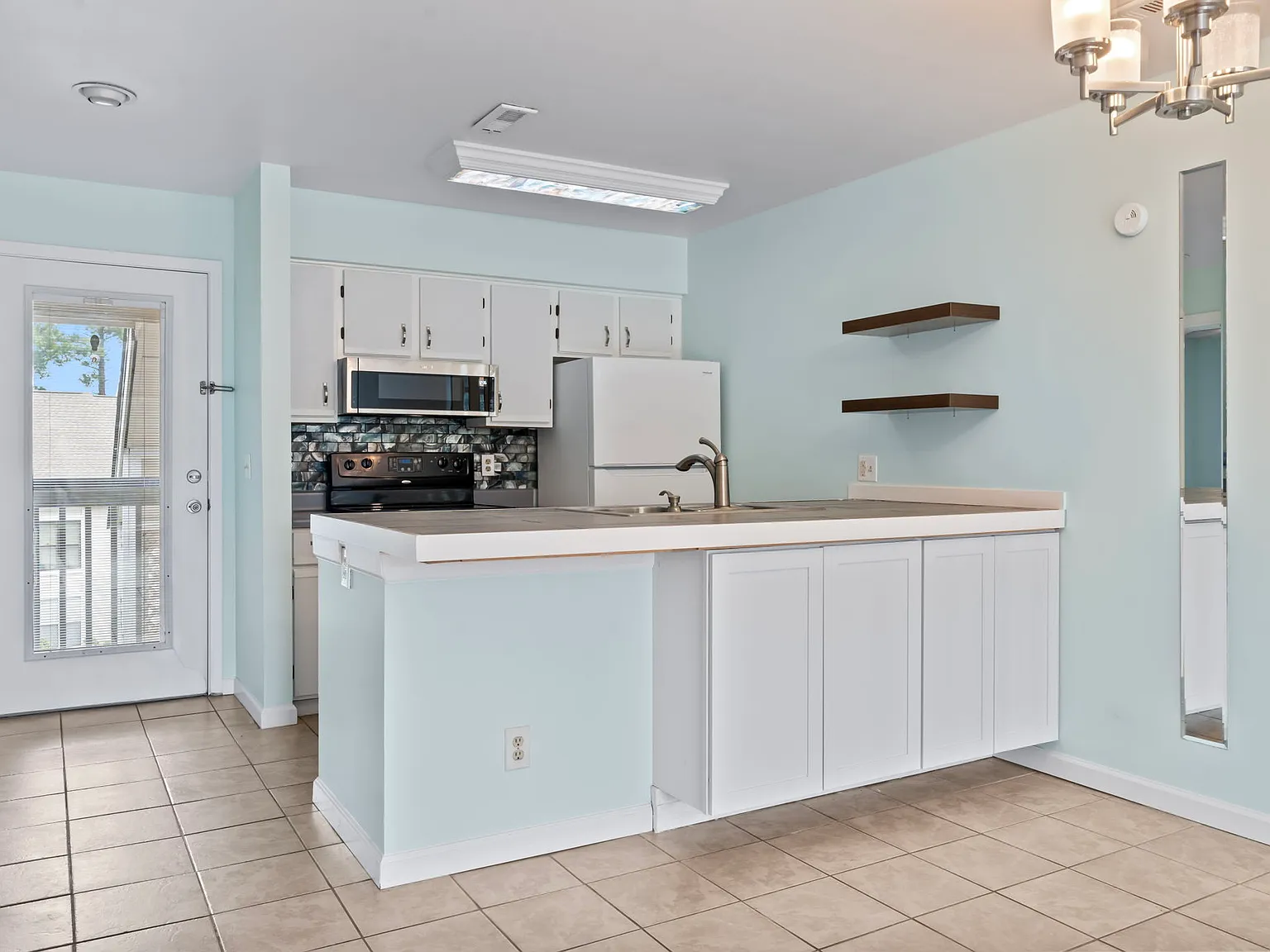 2 bed, 858 sqft, $1,550 — Photo 4